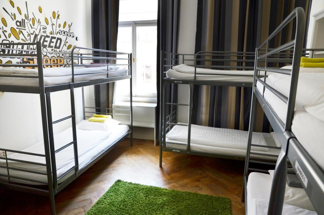 The Republic Garden Hostel Прага Екстериор снимка
