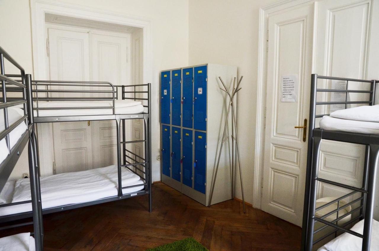 The Republic Garden Hostel Прага Екстериор снимка