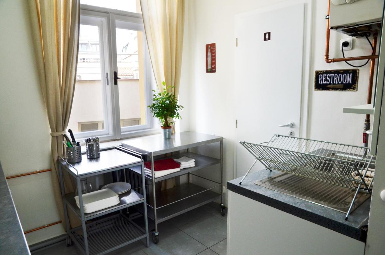 The Republic Garden Hostel Прага Екстериор снимка