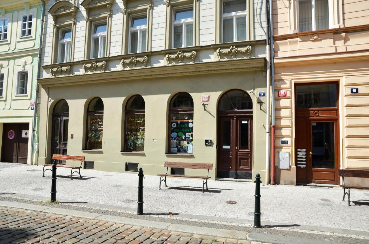 The Republic Garden Hostel Прага Екстериор снимка