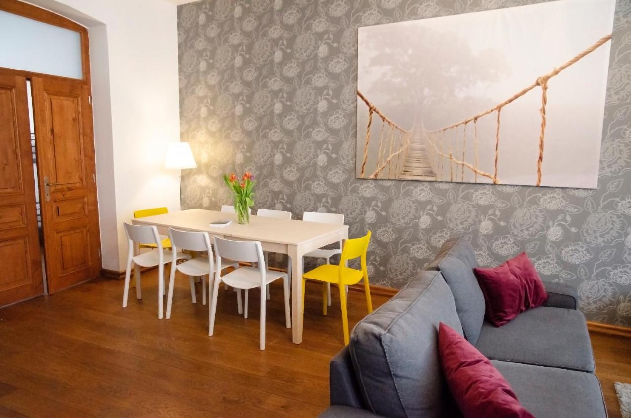 The Republic Garden Hostel Прага Екстериор снимка