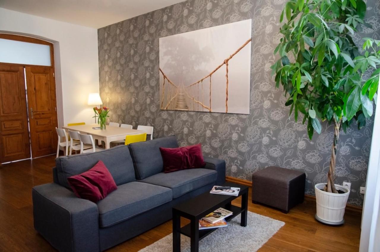 The Republic Garden Hostel Прага Екстериор снимка