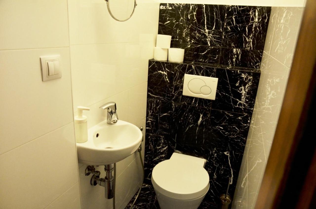 The Republic Garden Hostel Прага Екстериор снимка