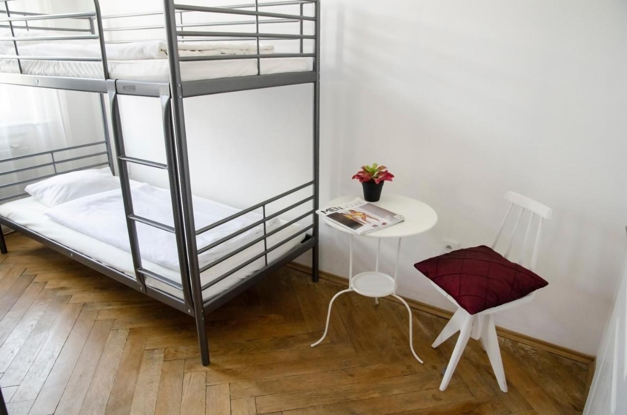 The Republic Garden Hostel Прага Екстериор снимка