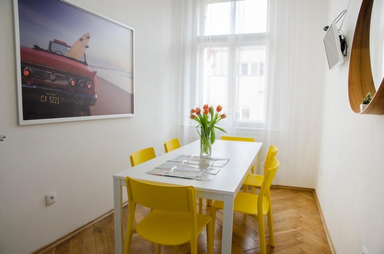 The Republic Garden Hostel Прага Екстериор снимка