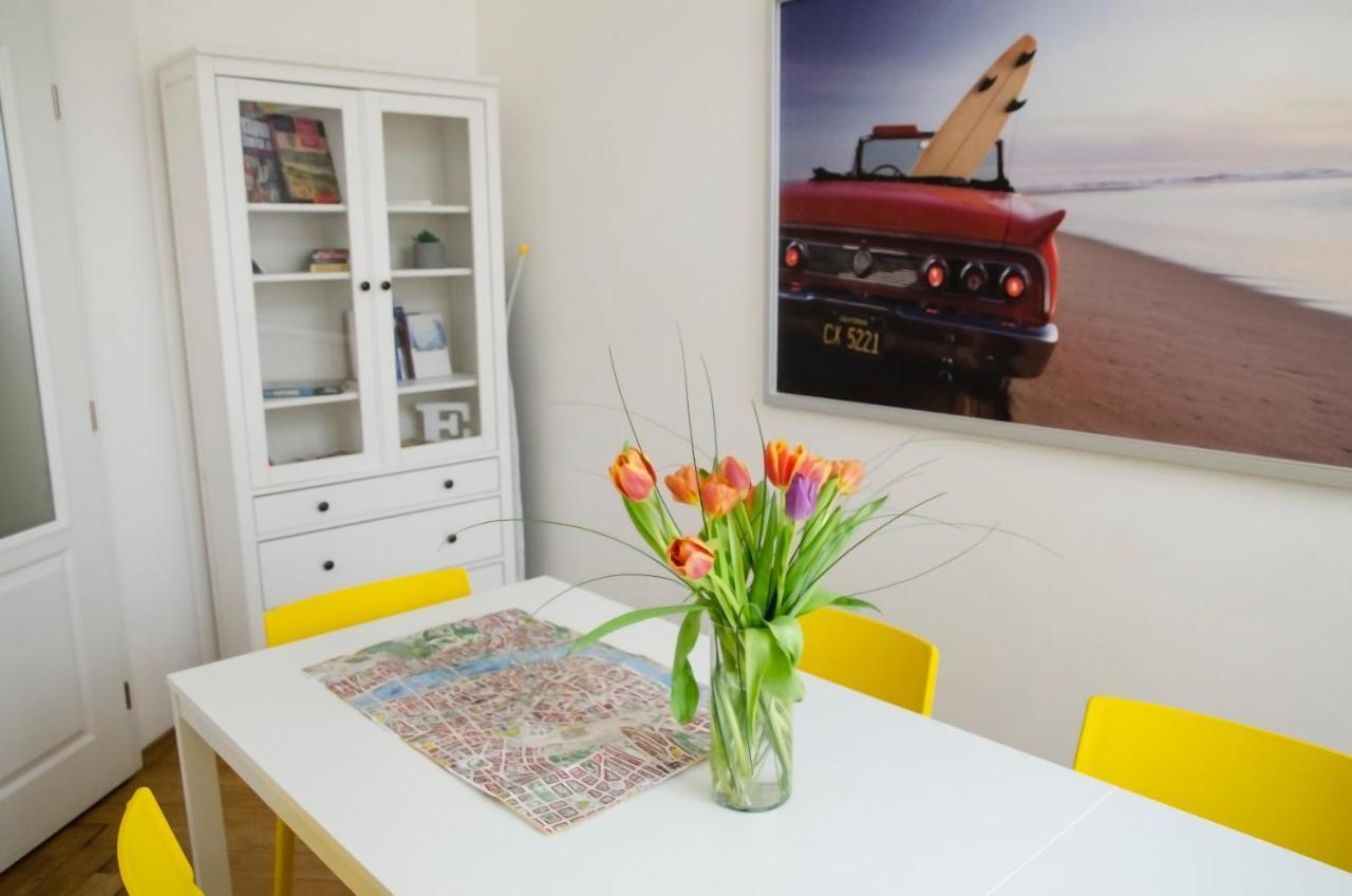 The Republic Garden Hostel Прага Екстериор снимка